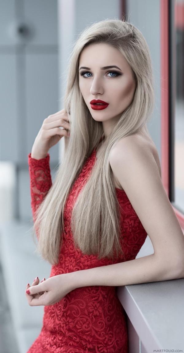 blondinka-seksualnie-i-krasivie-volosi-2015-38