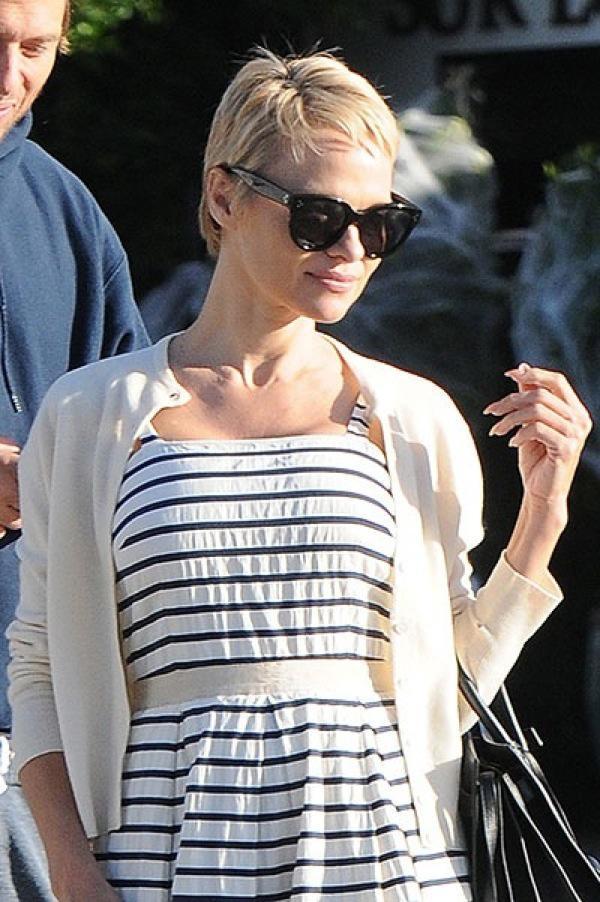 EXCLUSIVE: Pamela Anderson spotted with her new short hair cut